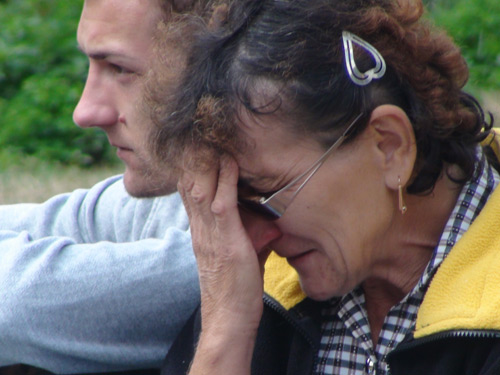 Foto: Mama si fratele lui Ionut Gegeran - disparut lacul Nistru (c) eMaramures.ro